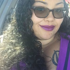 Meet your Posher, Dominique